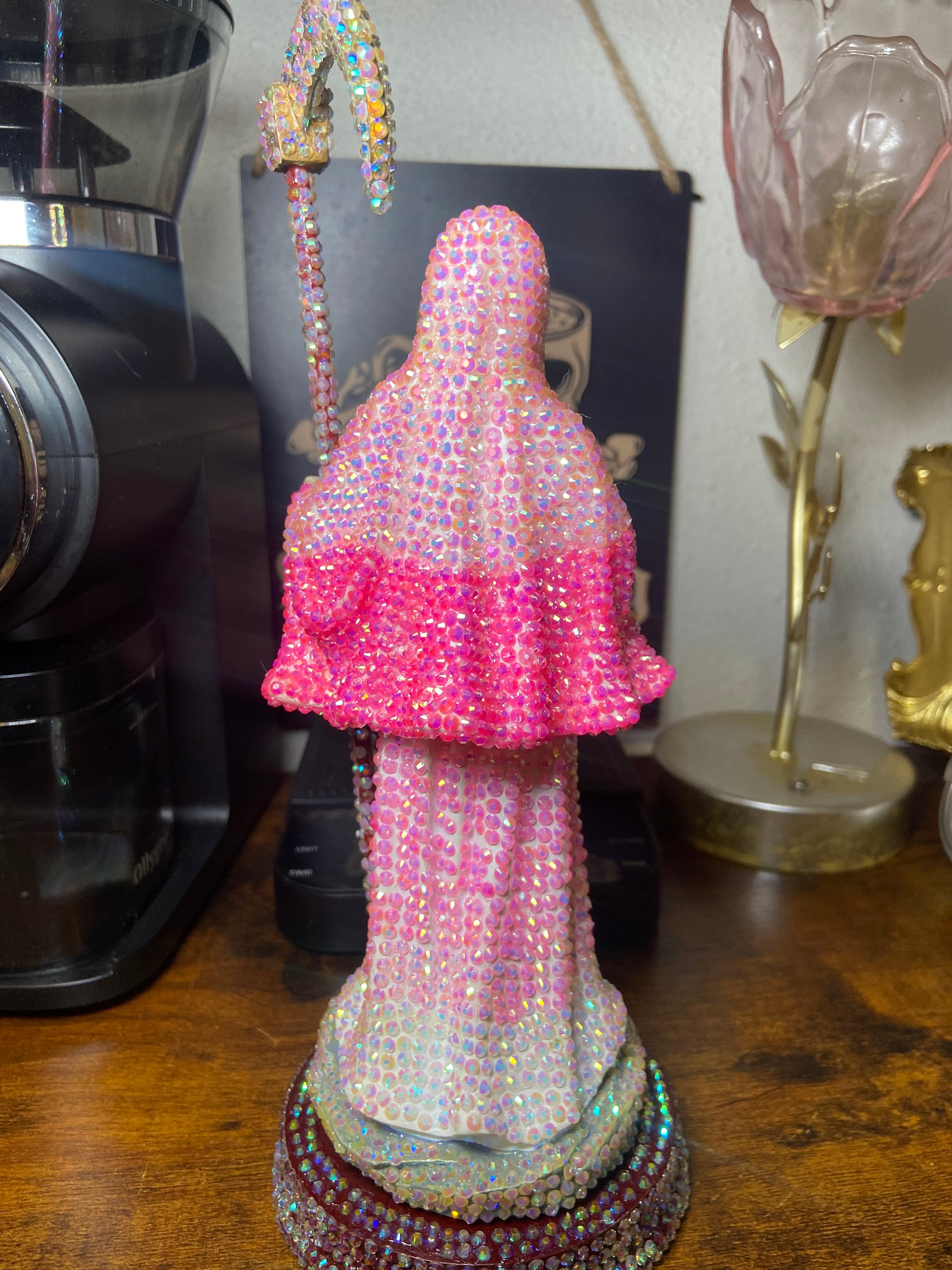 Santita decorada piedrita por piedrita