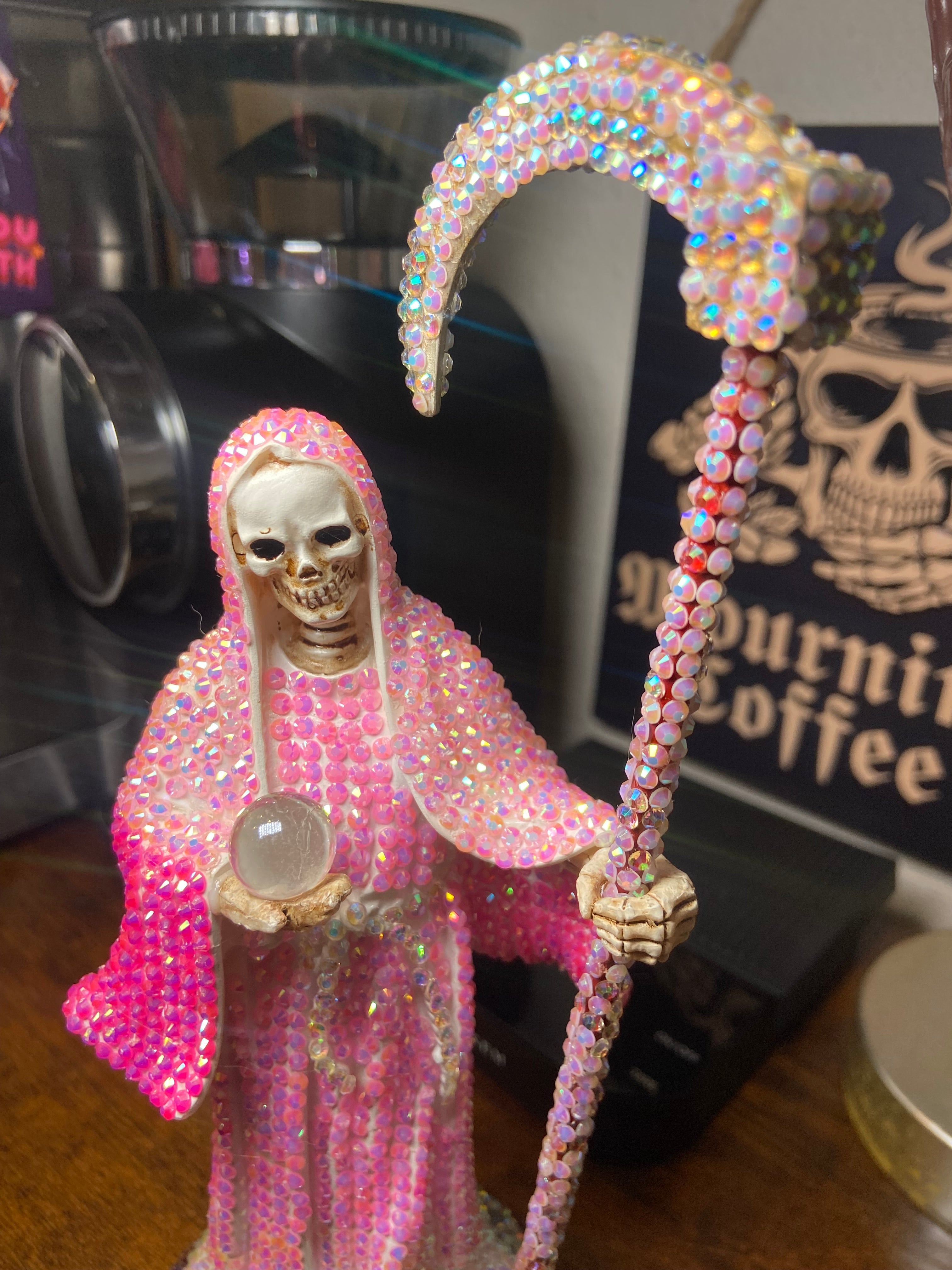 Santita decorada piedrita por piedrita