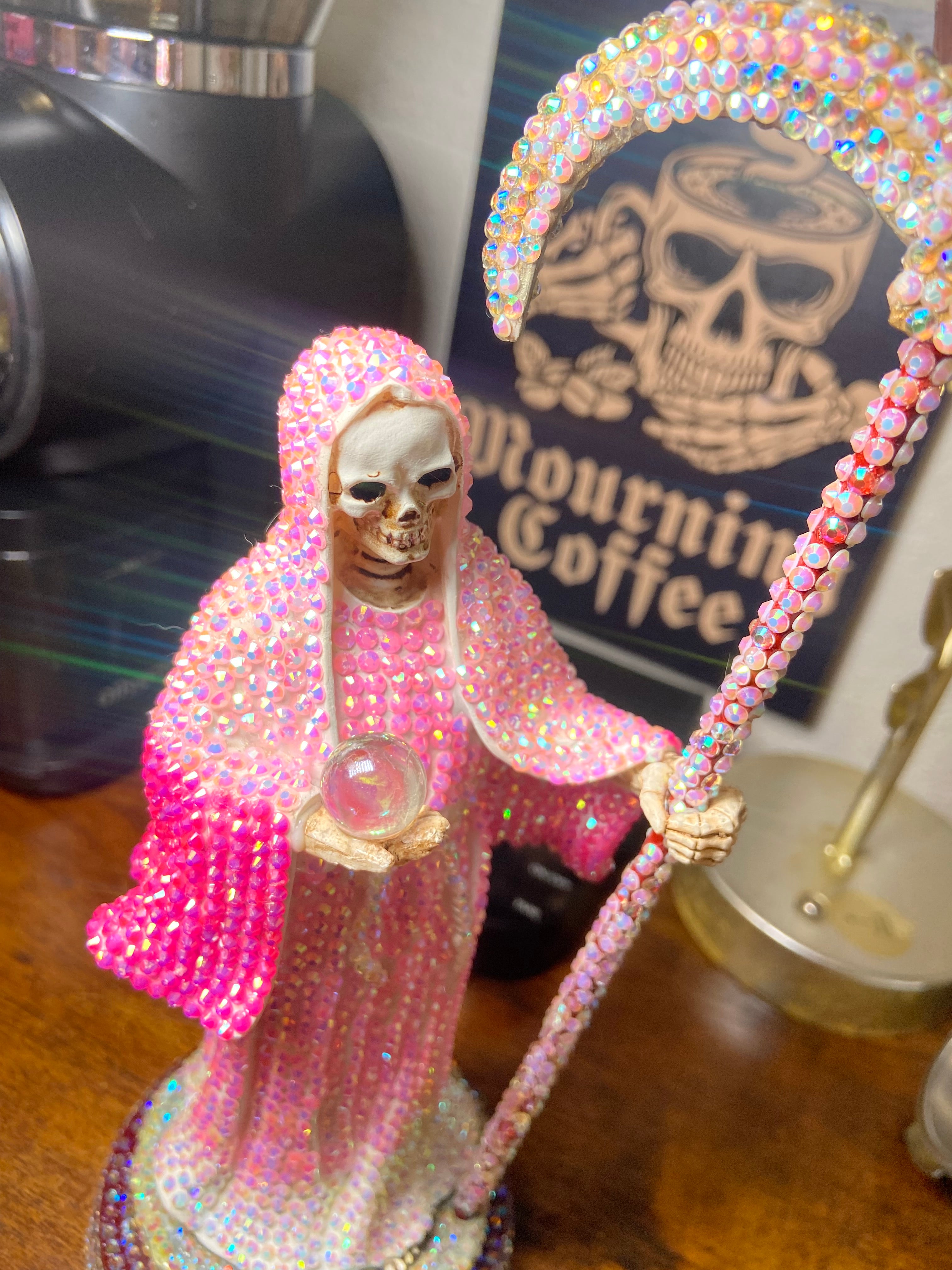 Santita decorada piedrita por piedrita