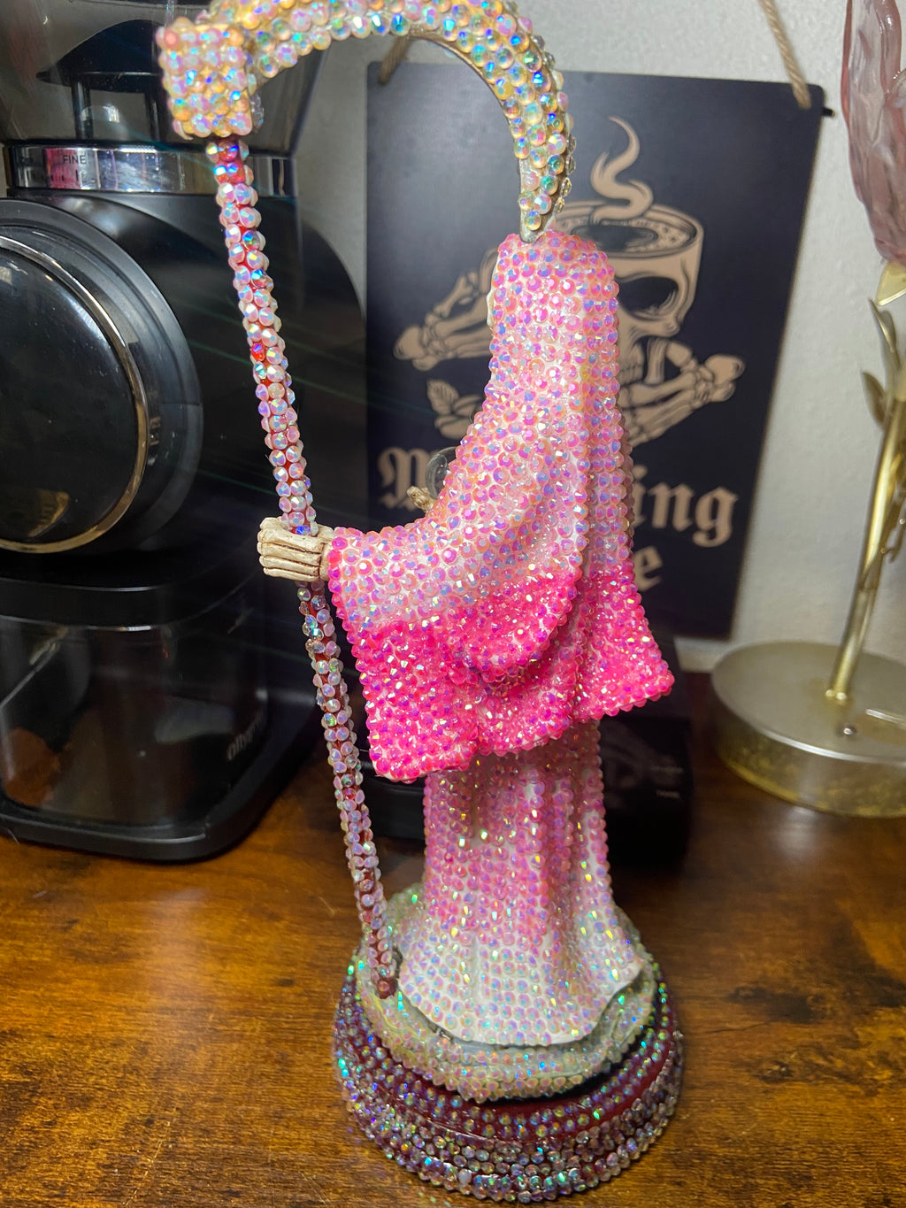 Santita decorada piedrita por piedrita